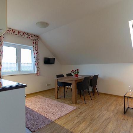 Apartmany Kohoutek A Slepicka V Novohradskych Horach Nové Hrady Екстериор снимка
