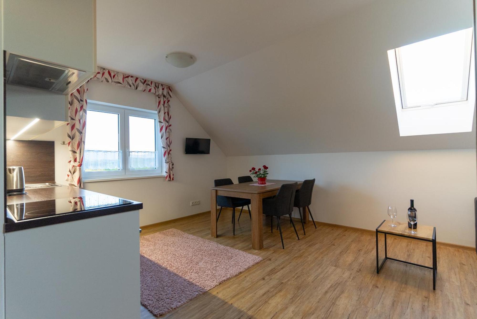 Apartmany Kohoutek A Slepicka V Novohradskych Horach Nové Hrady Екстериор снимка