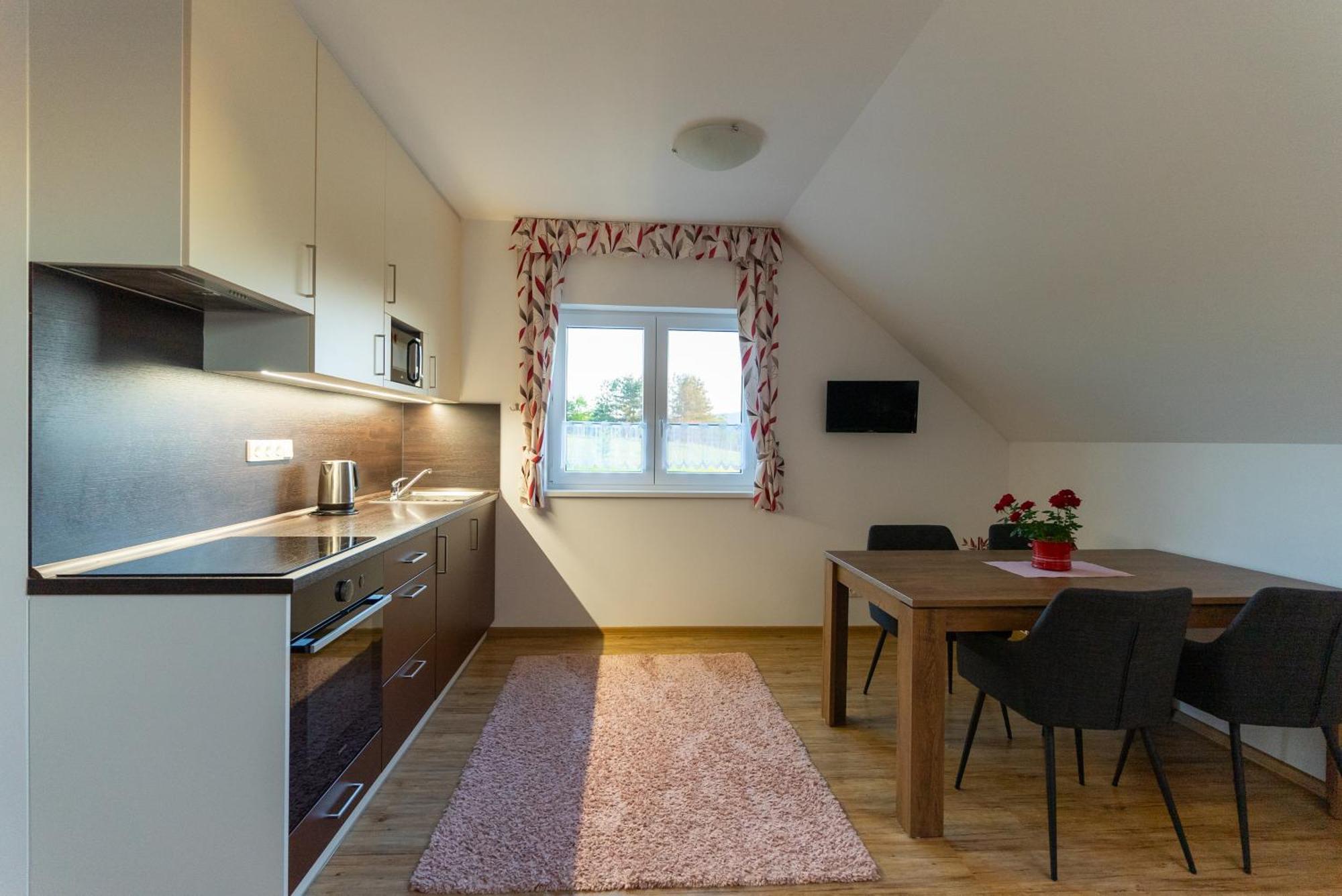 Apartmany Kohoutek A Slepicka V Novohradskych Horach Nové Hrady Екстериор снимка